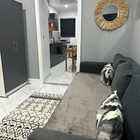 2 Bedroom Flat With Hot Tub Cardiff Ngoại thất bức ảnh