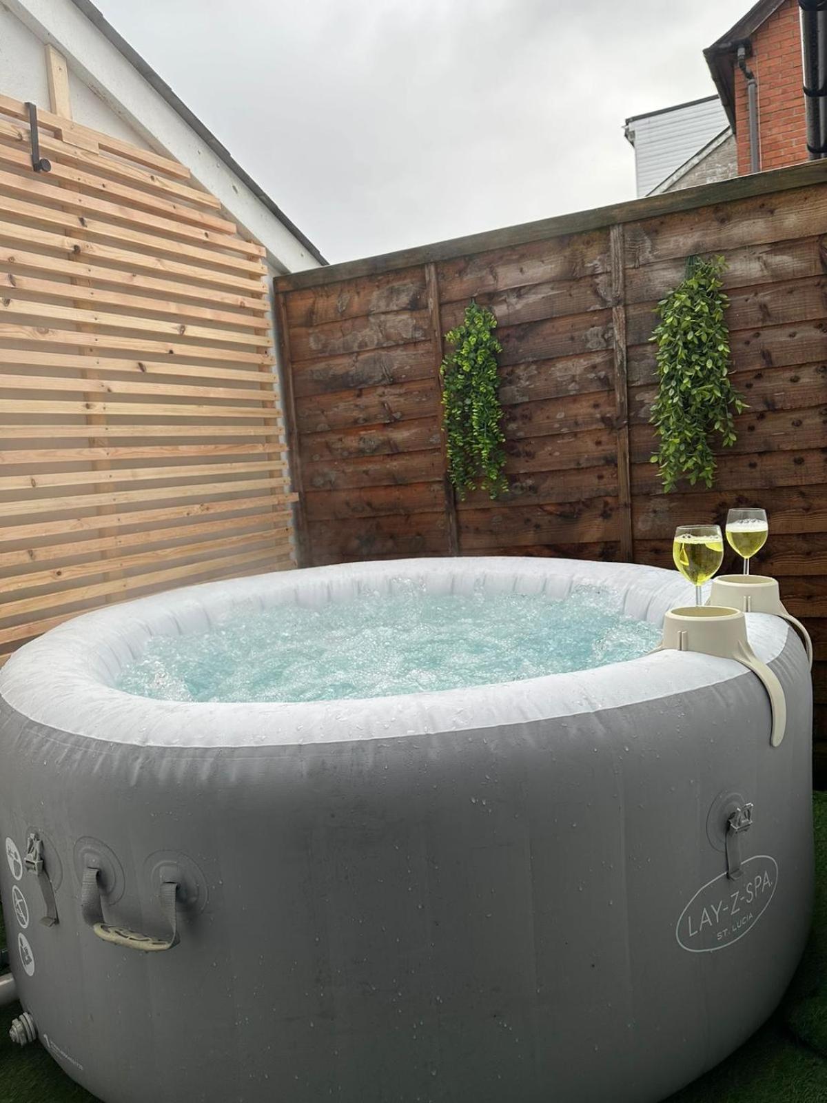 2 Bedroom Flat With Hot Tub Cardiff Ngoại thất bức ảnh