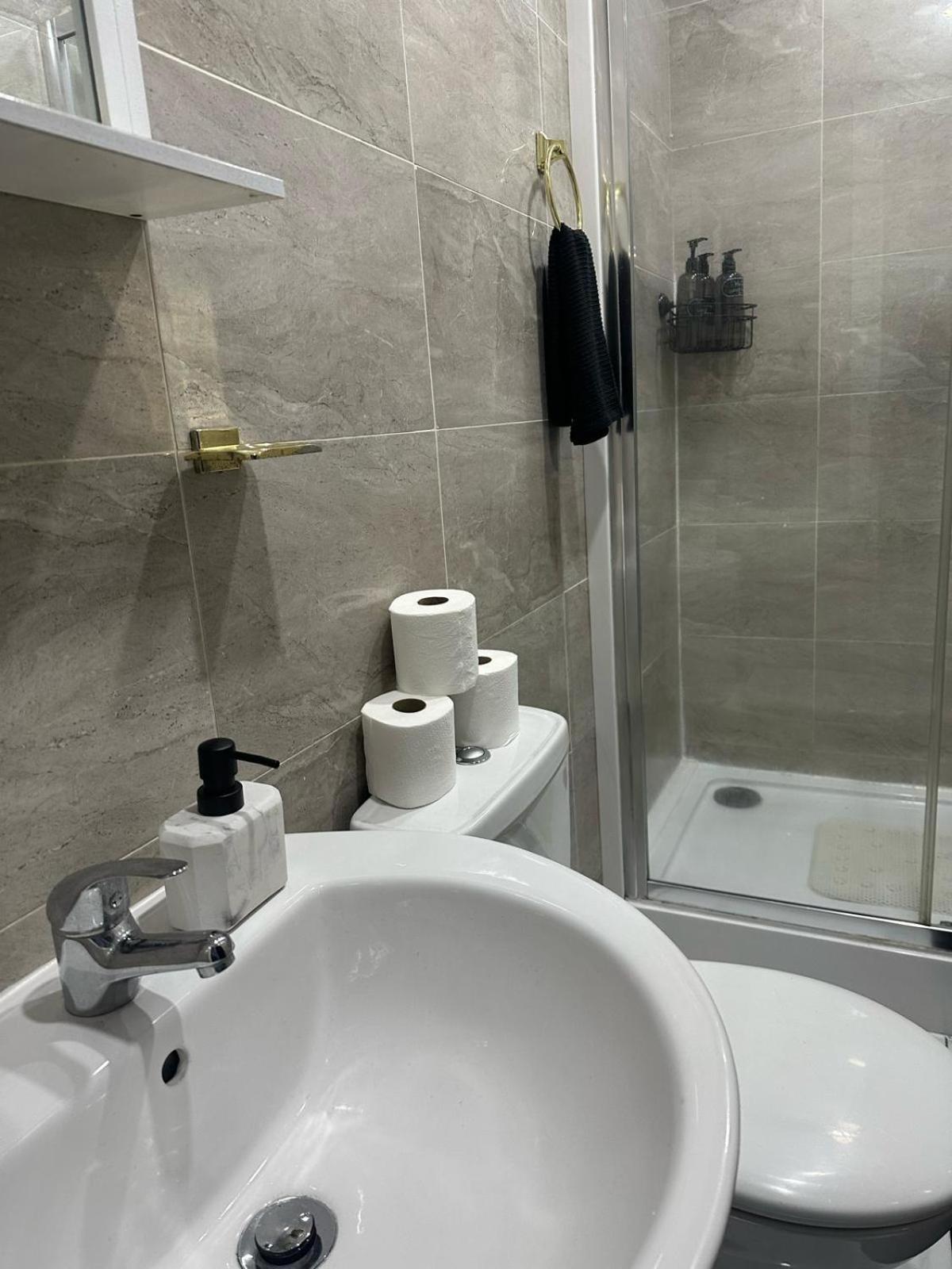 2 Bedroom Flat With Hot Tub Cardiff Ngoại thất bức ảnh