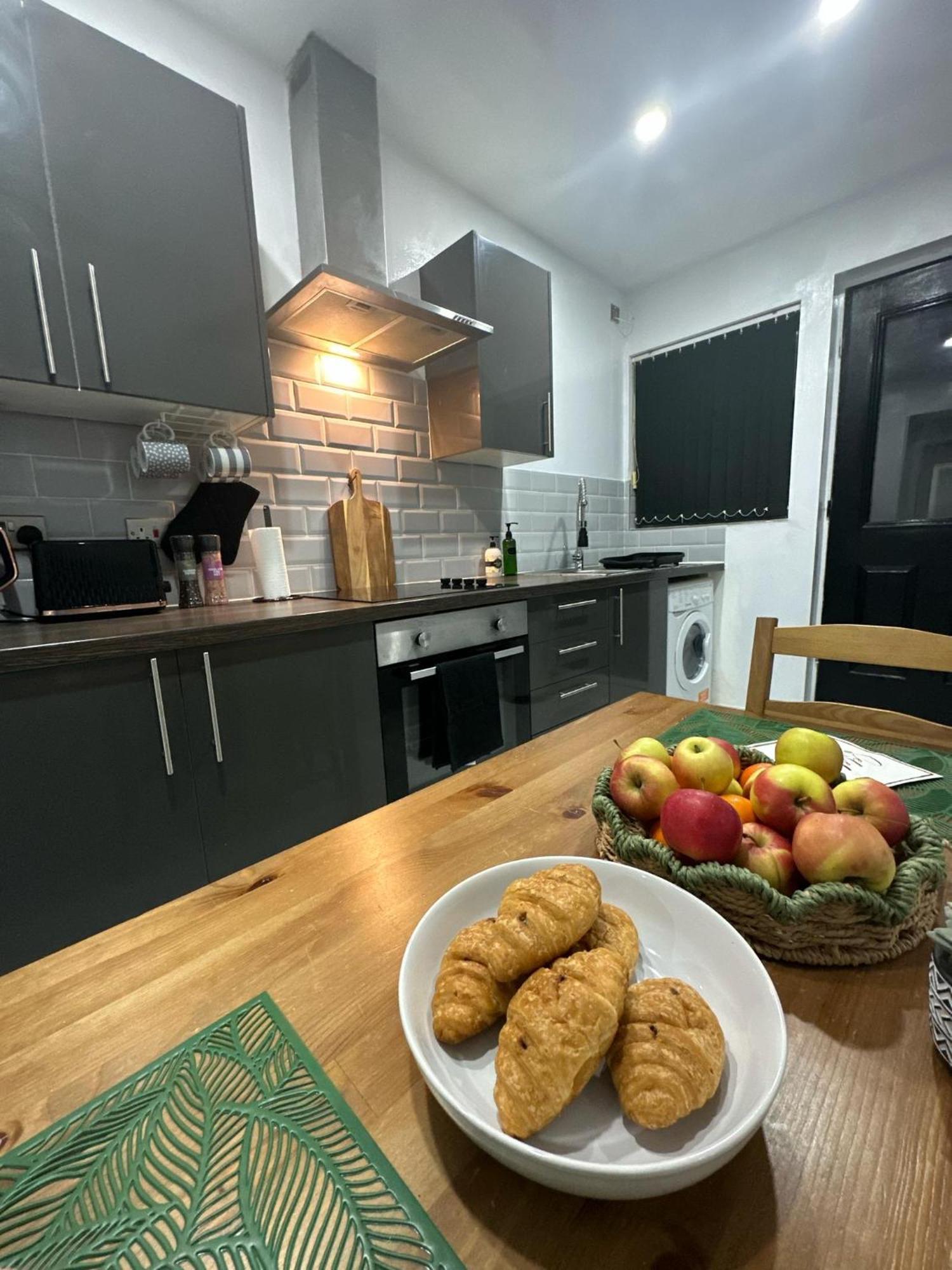 2 Bedroom Flat With Hot Tub Cardiff Ngoại thất bức ảnh