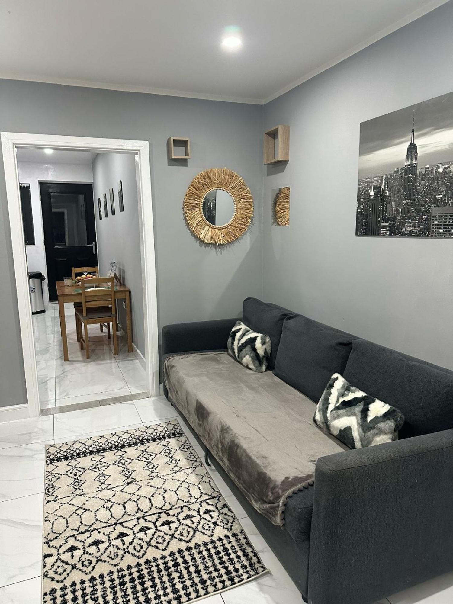2 Bedroom Flat With Hot Tub Cardiff Ngoại thất bức ảnh