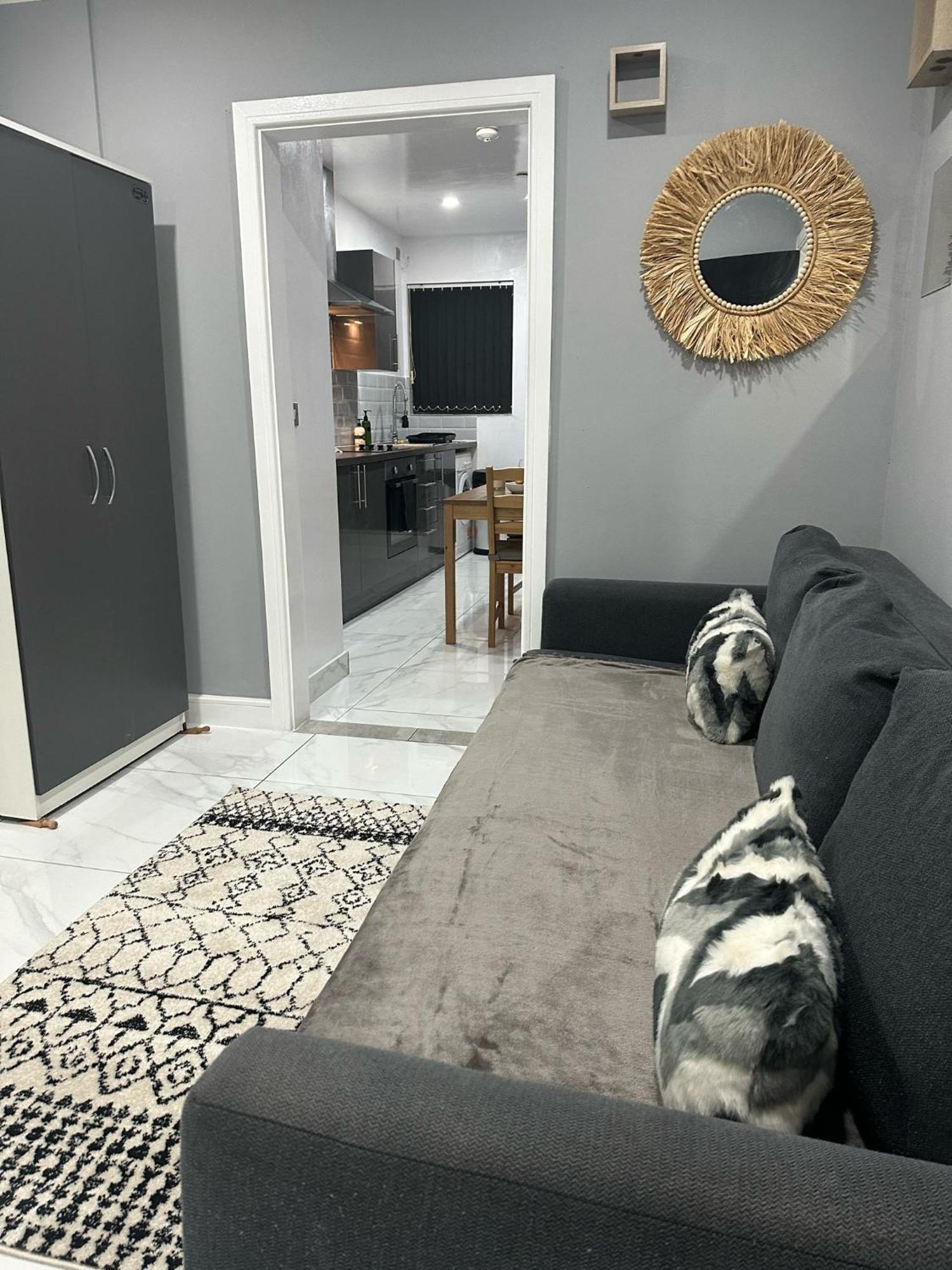2 Bedroom Flat With Hot Tub Cardiff Ngoại thất bức ảnh